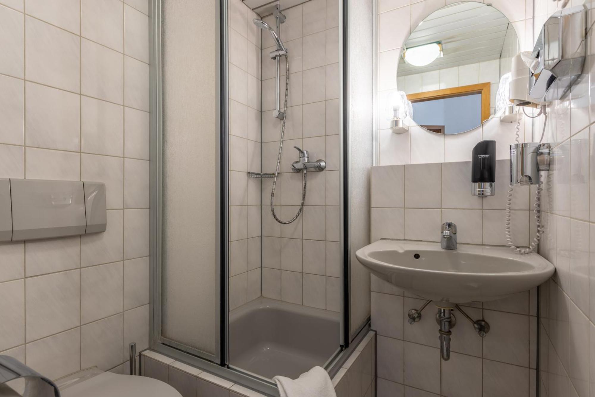 Trip Inn Hotel Schumann Dusseldorf Bagian luar foto