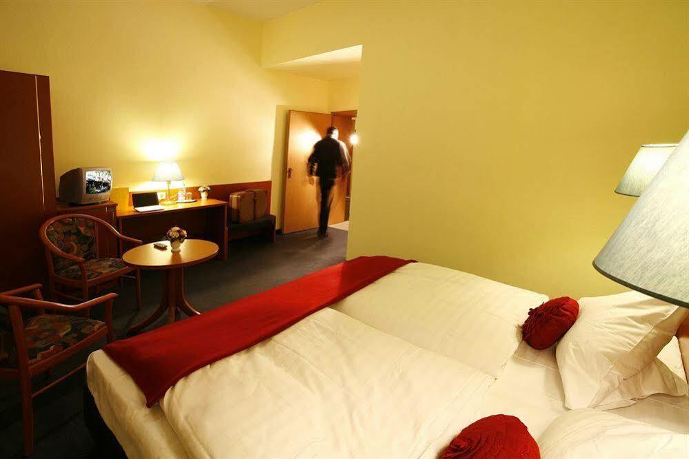 Trip Inn Hotel Schumann Dusseldorf Bagian luar foto
